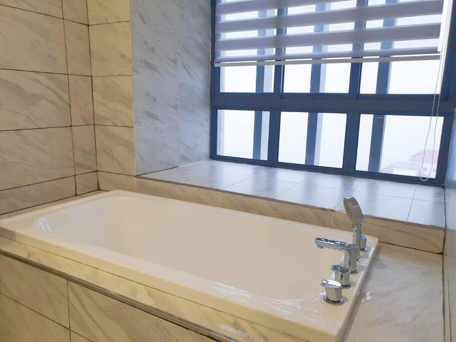 Seaview#Warmth#Netflix#Privatebathtub#Seasideluxurycondo#Imperioresidence Malacca Exteriér fotografie